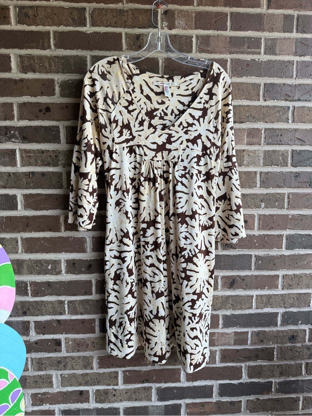 Diane von Furstenberg Cream and Brown coral-Print V-Neck dress sz 2